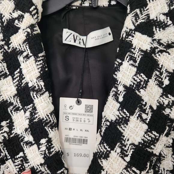 Chic Black and White Tweed Coat - Picture 2 of 7